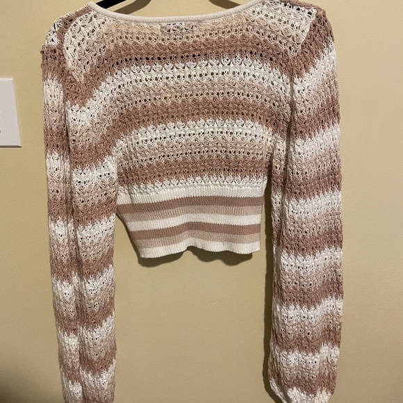 Willow & Wind Women's Small Crochet Cropped Top - Picture 3 of 3